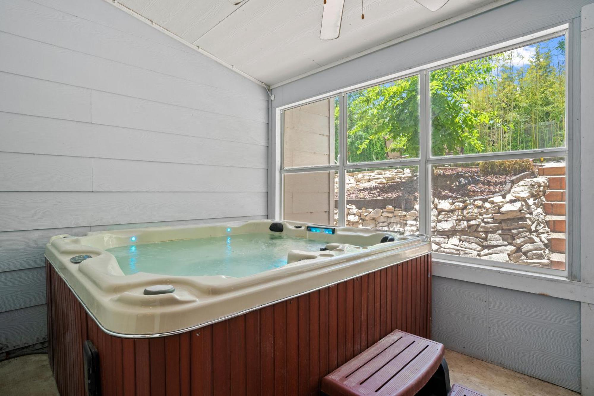 Вилла Bamboo Oasis-Relaxing Hot Tub-Family Time Сан-Антонио Экстерьер фото